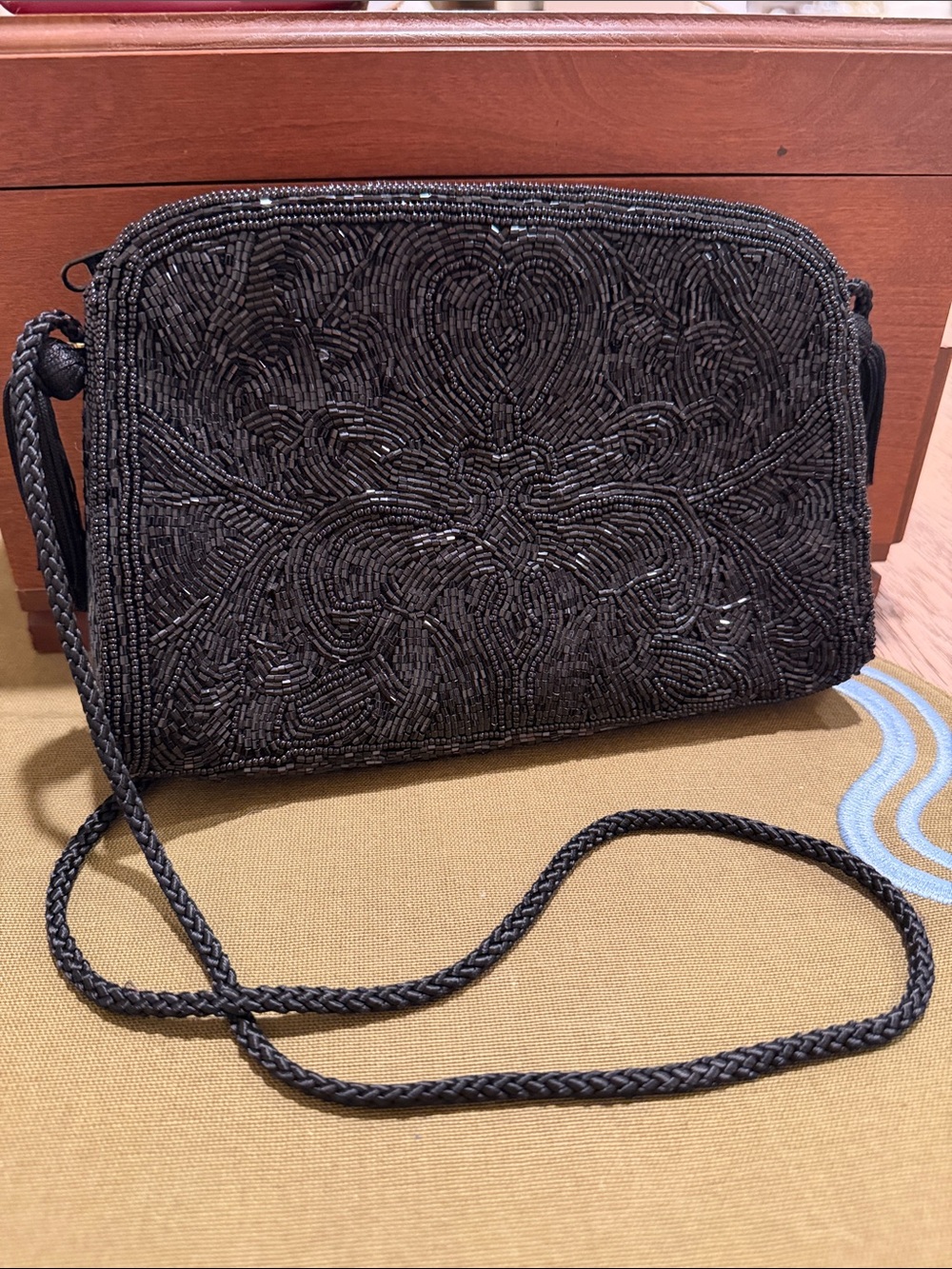 VTG La Regale Beaded Handmade Floral Black Crossbody Bag Zipper Excellent Cond.